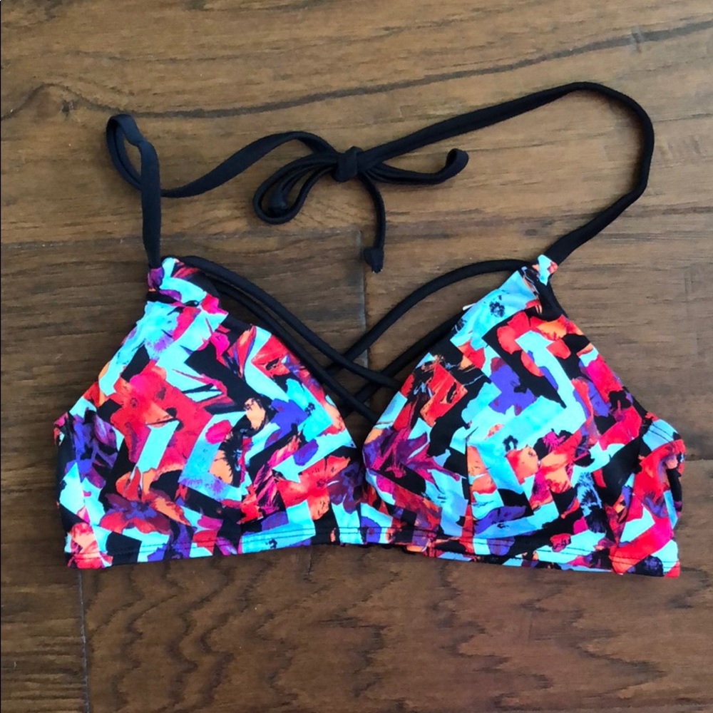 NWT Triangle Bikini Top